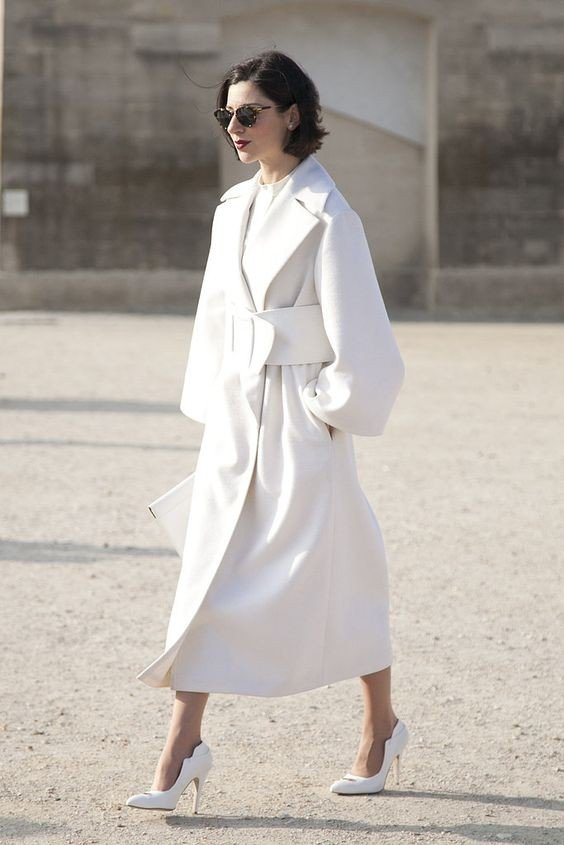 Элегантные пальто белого цвета