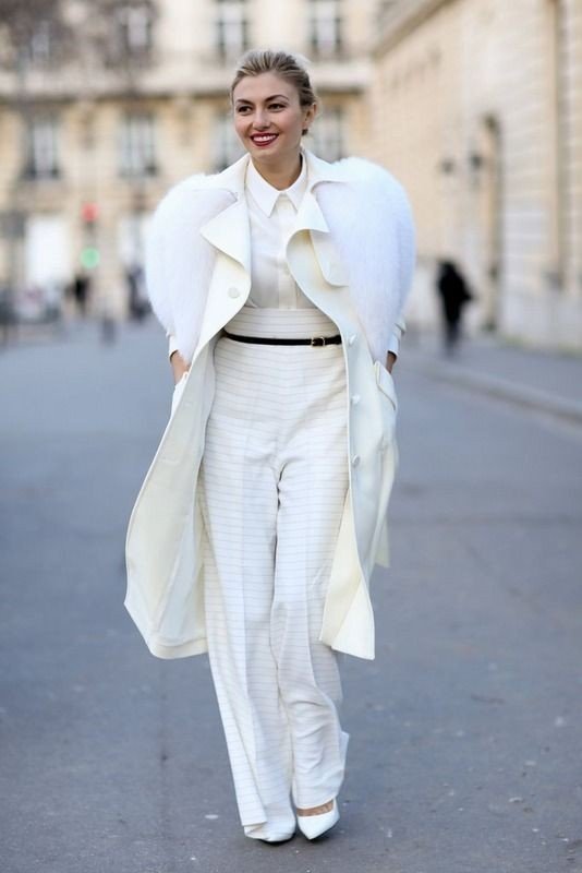 Элегантные пальто белого цвета