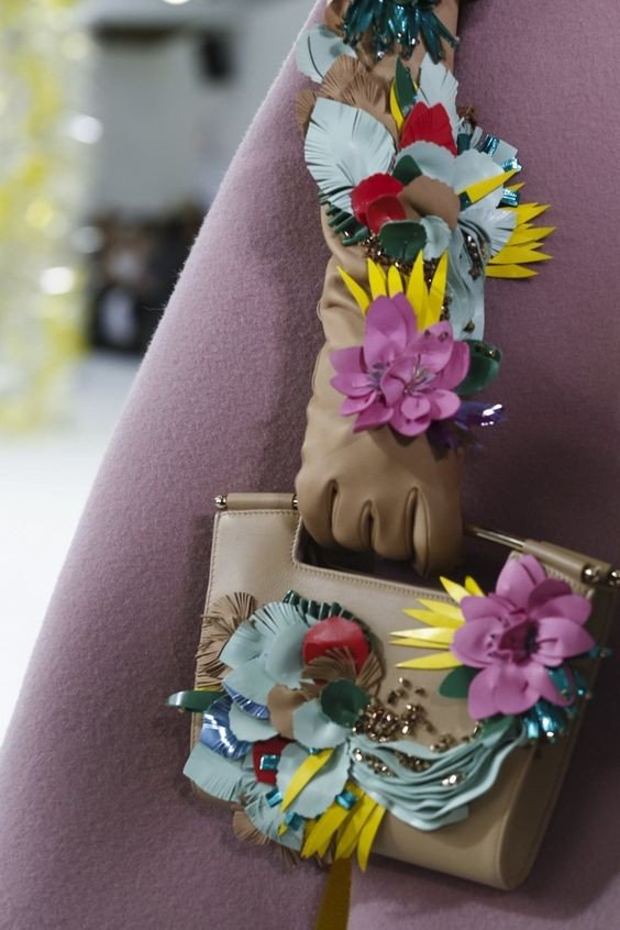 Элегантные дeтали в работах Delpozo