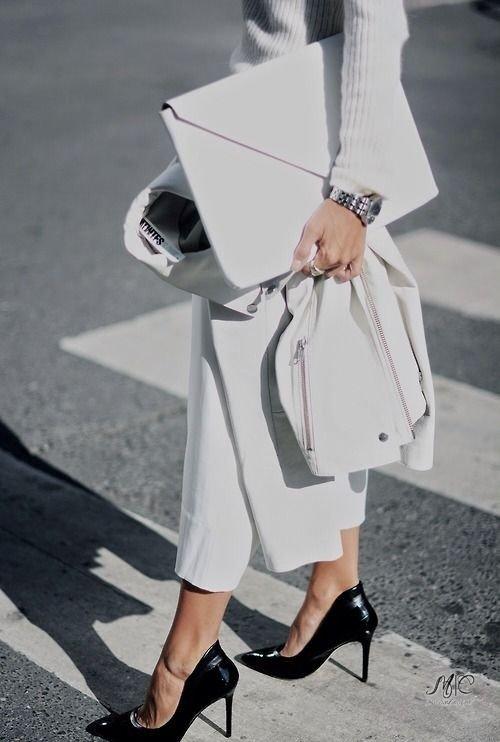 Look! Белые костюмы! Look! Белые костюмы!