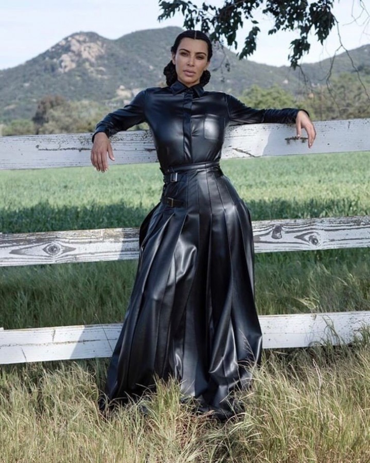 Ким Кардашьян для Fashion Book, 2018