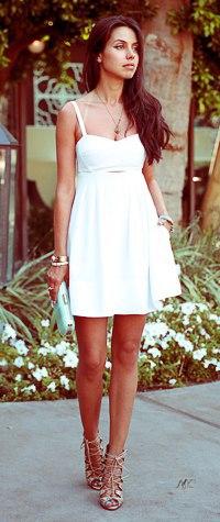 Look! Lady In White! Look! Lady In White!