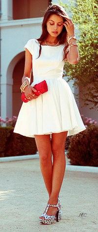 Look! Lady In White! Look! Lady In White!