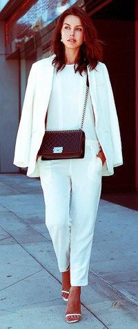 Look! Lady In White! Look! Lady In White!