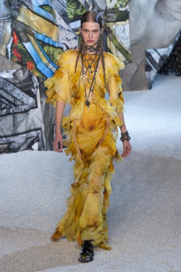 Модели коллекции ALEXANDER MCQUEEN Модели коллекции ALEXANDER MCQUEEN