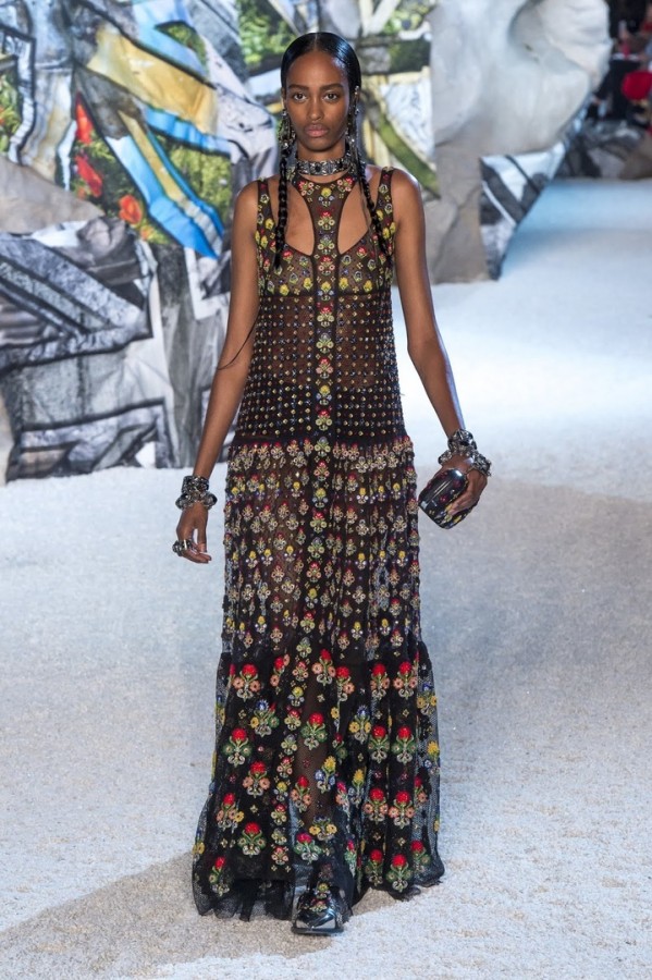 Модели коллекции ALEXANDER MCQUEEN Модели коллекции ALEXANDER MCQUEEN