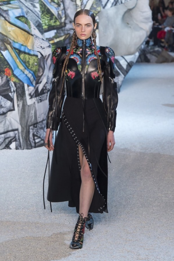 Модели коллекции ALEXANDER MCQUEEN Модели коллекции ALEXANDER MCQUEEN