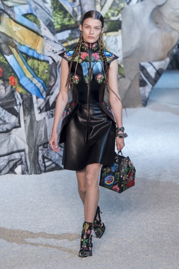 Модели коллекции ALEXANDER MCQUEEN Модели коллекции ALEXANDER MCQUEEN