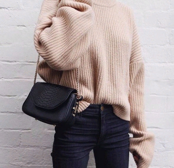 Свитер в стиле Oversize Свитер в стиле Oversize