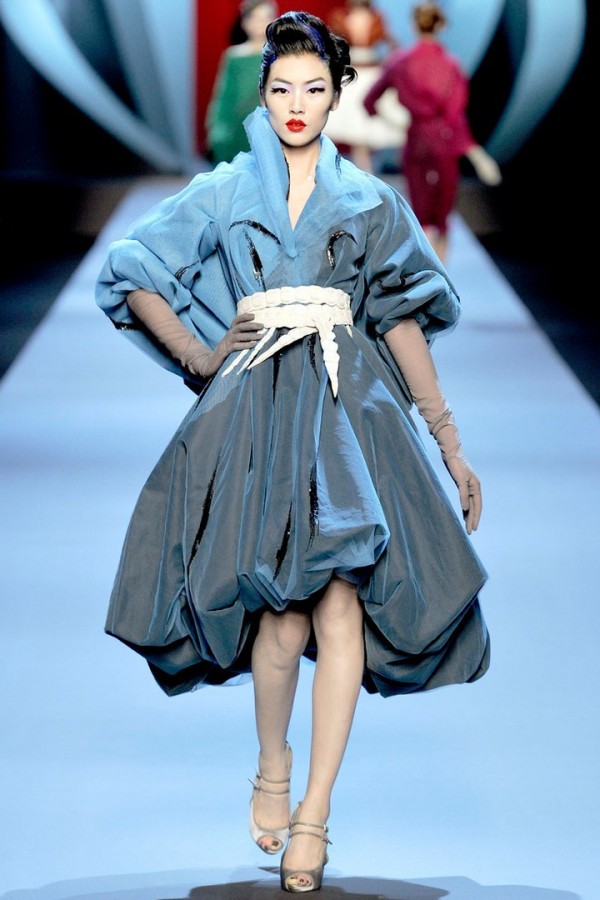 Очаровательные платья Christian Dior