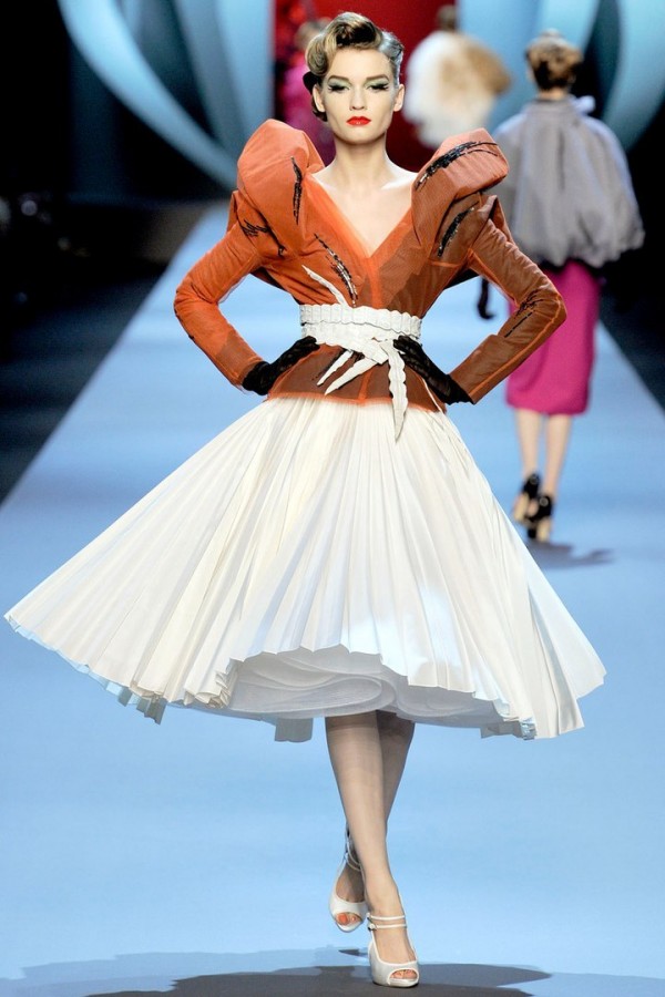 Очаровательные платья Christian Dior Очаровательные платья Christian Dior