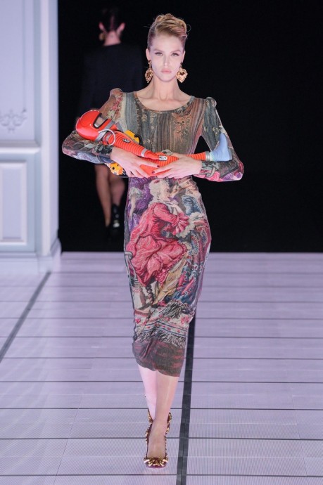 Коллекция Moschino Ready-To-Wear Осень-Зима 2022/2023 Коллекция Moschino Ready-To-Wear Осень-Зима 2022/2023
