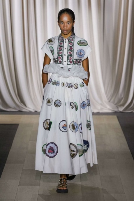 Коллекция Giambattista Valli Ready-To-Wear Весна-Лето 2024 Коллекция Giambattista Valli Ready-To-Wear Весна-Лето 2024