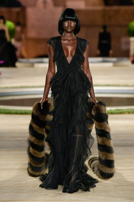 Модели коллекции Fendi Couture