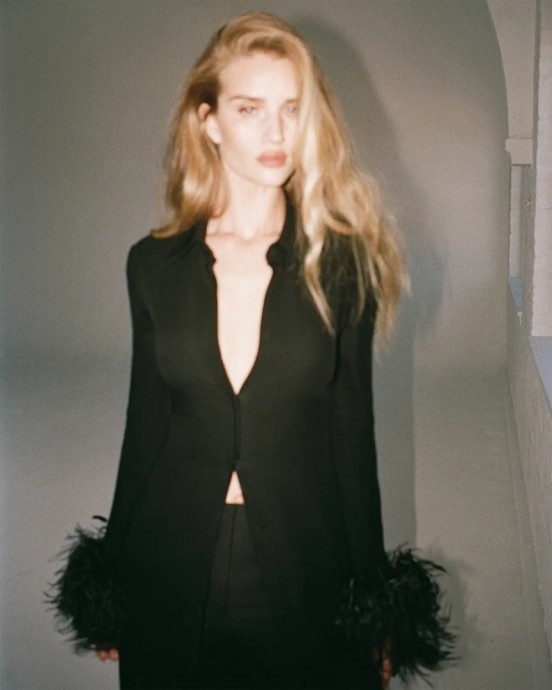 Роузи Хантингтон-Уайтли (Rosie Huntington-Whiteley) в фотосессии для CR Fashion Book (2023) Роузи Хантингтон-Уайтли (Rosie Huntington-Whiteley) в фотосессии для CR Fashion Book (2023)