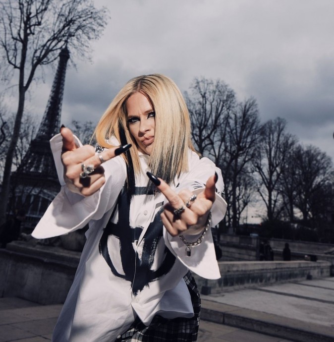 Аврил Лавин (Avril Lavigne) в фотосессии для журнала PAPER (2023)