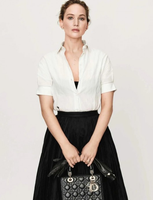 Дженнифер Лоуренс (Jennifer Lawrence) в фотосессии для журнала Elle France (2023) Дженнифер Лоуренс (Jennifer Lawrence) в фотосессии для журнала Elle France (2023)