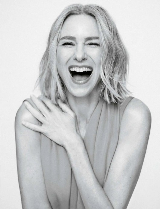 Наоми Уоттс (Naomi Watts) в фотосессии для журнала Elle France (2023)
