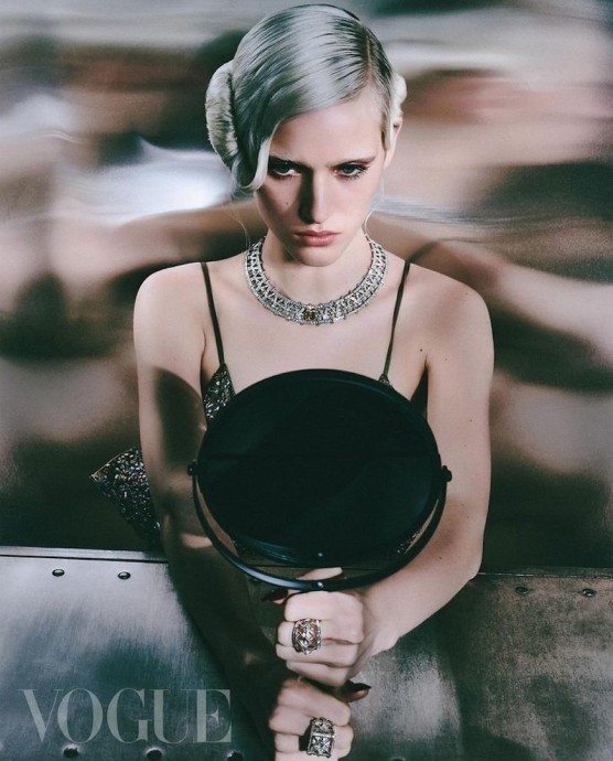 Кампейн Louis Vuitton «Пробужденные руки, пробужденные умы» High Jewelry в Vogue Кампейн Louis Vuitton «Пробужденные руки, пробужденные умы» High Jewelry в Vogue