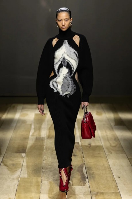 Коллекция Alexander McQueen Ready-To-Wear Осень-Зима 2023-2024 Коллекция Alexander McQueen Ready-To-Wear Осень-Зима 2023-2024