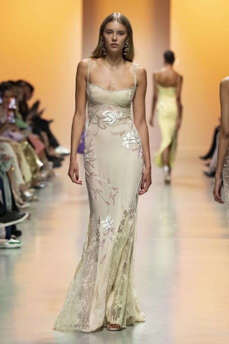 Коллекция Georges Hobeika Ready-To-Wear Весна-Лето 2025 Коллекция Georges Hobeika Ready-To-Wear Весна-Лето 2025