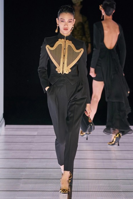 Коллекция Moschino Ready-To-Wear Осень-Зима 2022/2023 Коллекция Moschino Ready-To-Wear Осень-Зима 2022/2023