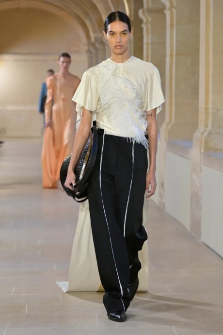 Коллекция Victoria Beckham Ready-To-Wear Осень-Зима 2023-2024 Коллекция Victoria Beckham Ready-To-Wear Осень-Зима 2023-2024