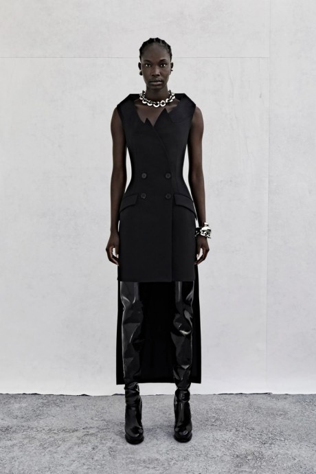 Коллекция Alexander McQueen Resort Весна-Лето 2023