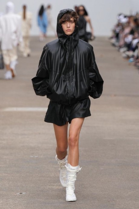 Коллекция Stella McCartney Ready-To-Wear Весна-Лето 2025 Коллекция Stella McCartney Ready-To-Wear Весна-Лето 2025