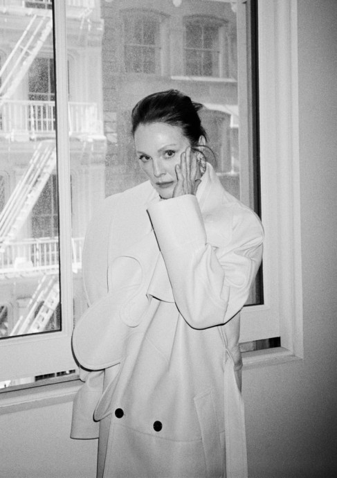 Джулианна Мур (Julianne Moore) в фотосессии для журнала Cultured (2025)