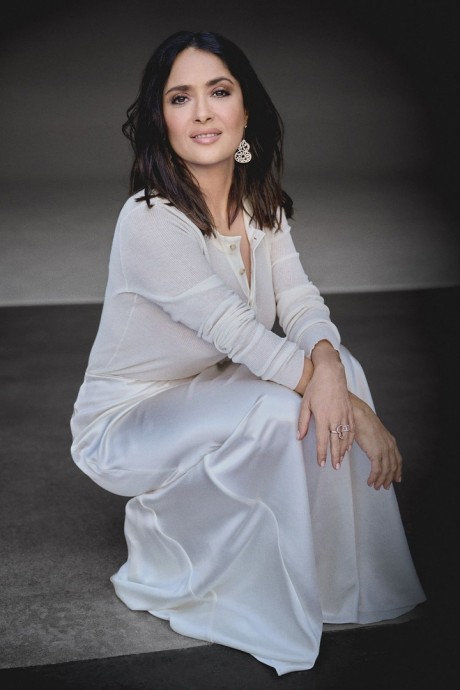 Сальма Хайек (Salma Hayek) в фотосессии для журнала Marie Claire UK (2023)