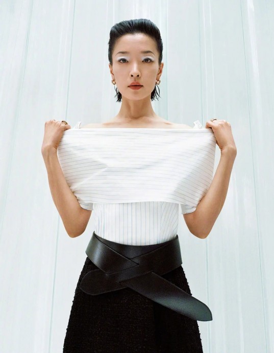 Ду Цзюань (Du Juan) в фотосессии для журнала Elle China (2024) Ду Цзюань (Du Juan) в фотосессии для журнала Elle China (2024)