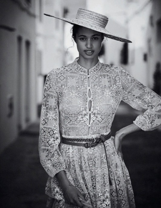 Модель Malika El Maslouhi украсила июньский выпуск Vogue Spain