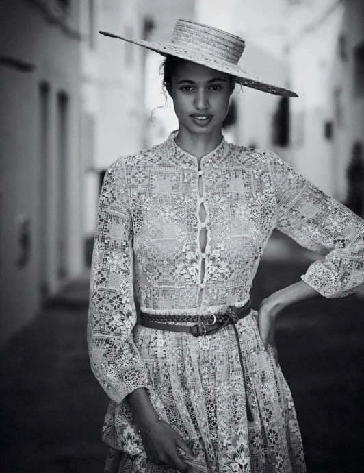 Модель Malika El Maslouhi украсила июньский выпуск Vogue Spain Модель Malika El Maslouhi украсила июньский выпуск Vogue Spain