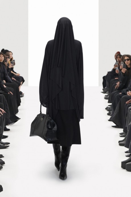 Balenciaga Ready-To-Wear Весна-Лето 2022