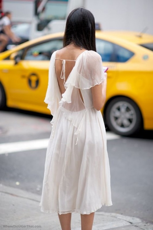 Лёгкие платья в белом цвете