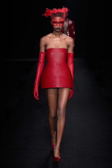 Модели коллекции Valentino 2023 Couture