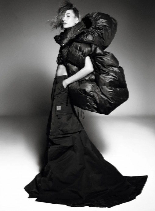 Хейли Бибер (Hailey Bieber) в фотосессии для журнала Vogue France