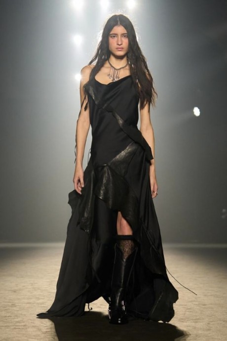 Коллекция Ann Demeulemeester Ready-To-Wear Осень-Зима 2025-2026 Коллекция Ann Demeulemeester Ready-To-Wear Осень-Зима 2025-2026