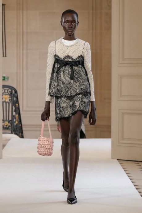 Коллекция Giambattista Valli Ready-To-Wear Осень-Зима 2025-2026 Коллекция Giambattista Valli Ready-To-Wear Осень-Зима 2025-2026