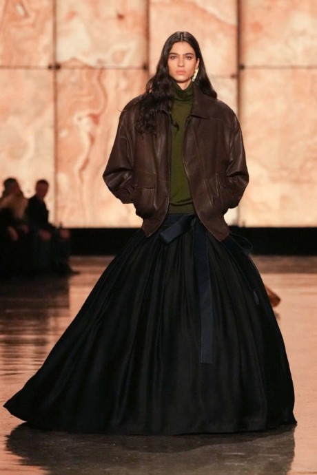Коллекция Saint Laurent Ready-To-Wear Осень-Зима 2025-2026 Коллекция Saint Laurent Ready-To-Wear Осень-Зима 2025-2026