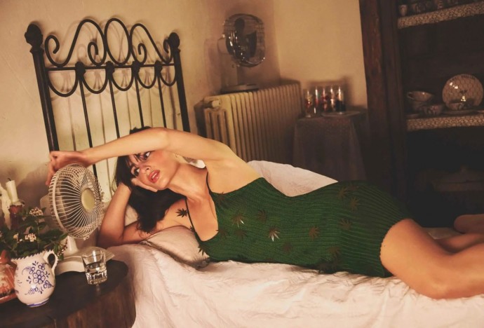 Эмили Ратаковски (Emily Ratajkowski) в фотосессии для журнала Vogue Spain (2023)