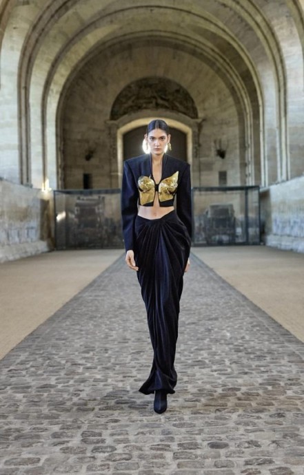Коллекция Gaurav Gupta Haute Couture Осень-Зима 2024-2025 Коллекция Gaurav Gupta Haute Couture Осень-Зима 2024-2025