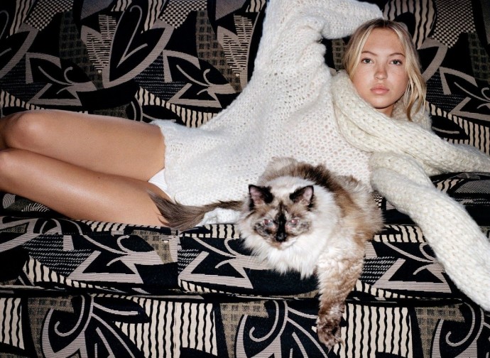 Лила Мосс (Lila Moss), дочь культовой модели Кейт Мосс, в фотосессии для журнала Vogue France (2023)