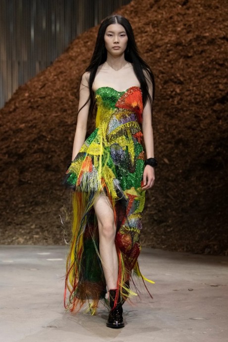 Коллекция Alexander McQueen Ready-To-Wear Осень-Зима 2022/2023