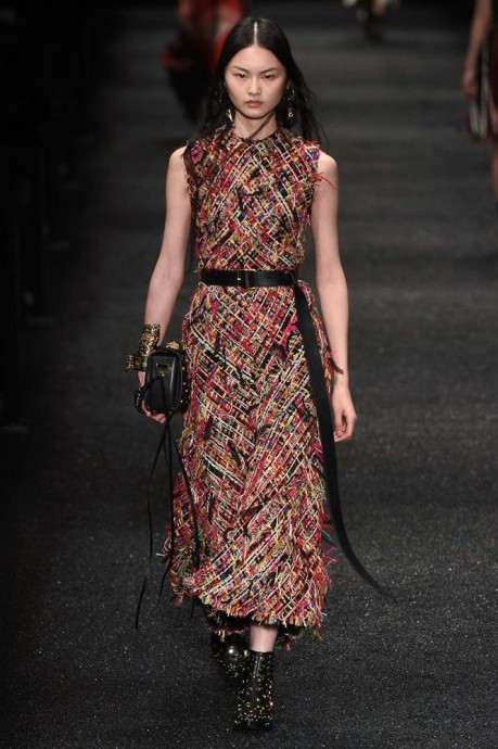 Модели коллекции Alexander McQueen