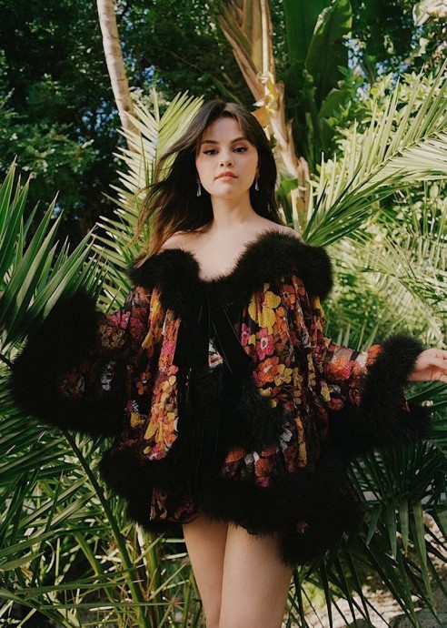 Селена Гомес (Selena Gomez) в фотосессии для журнала Vogue US Селена Гомес (Selena Gomez) в фотосессии для журнала Vogue US
