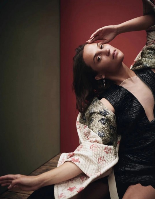 Алисия Викандер (Alicia Vikander) в фотосессии для журнала Madame Figaro (2023)