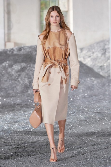 Коллекция Burberry Ready-To-Wear Весна-Лето 2022