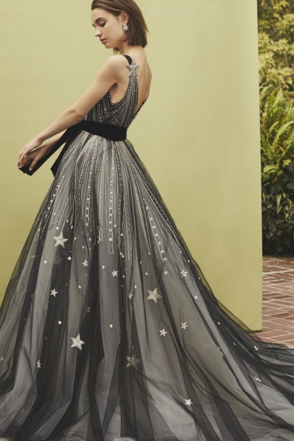 Коллекция вечерних нарядов от Monique Lhuillier (Осень-Зима 2019/2020) Коллекция вечерних нарядов от Monique Lhuillier (Осень-Зима 2019/2020)